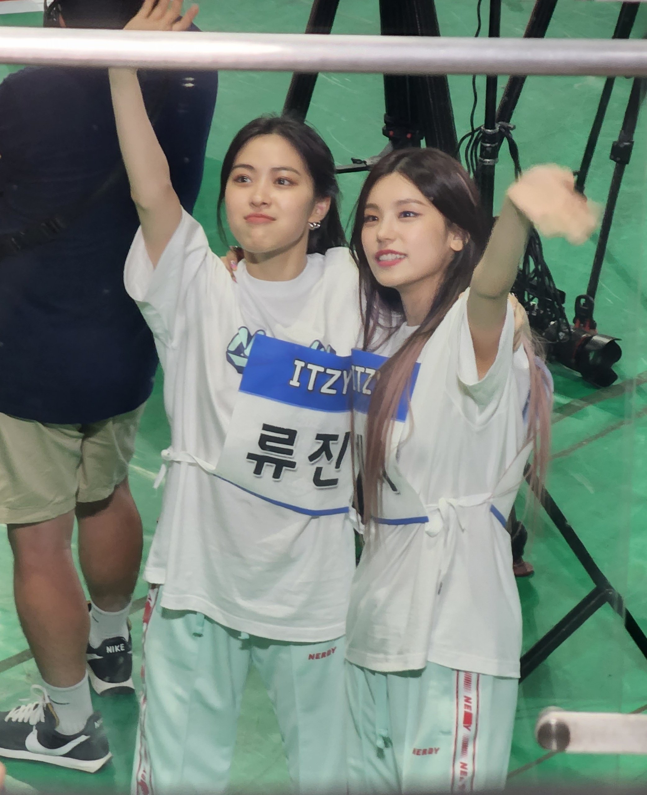 トレフォイル itzy ISAC リア 1枚 | dizmekaro.com